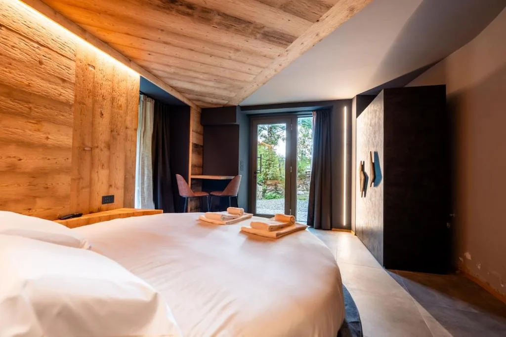King Room with Garden View — Le Suites de San Campel RTA