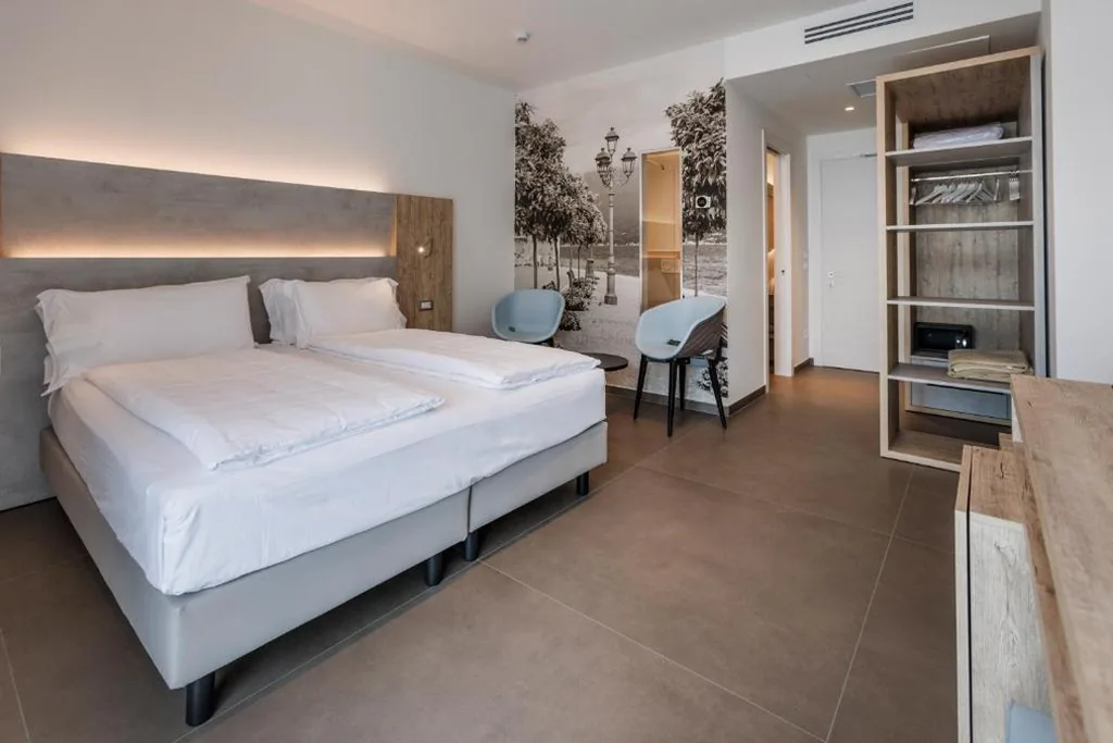 King Room with Lake View — Hotel Livia