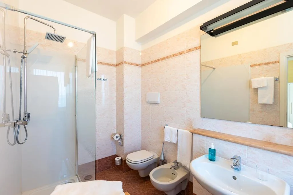 King Room with Lake View — Hotel Tre Vele