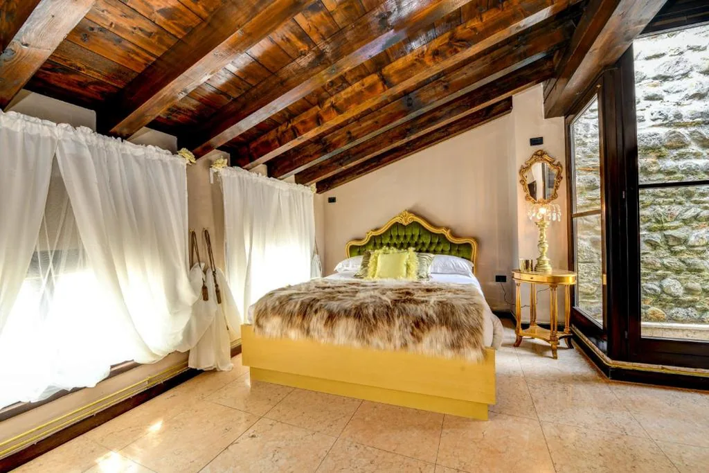 King Room with Lake View — Prestige Suite Sirmione