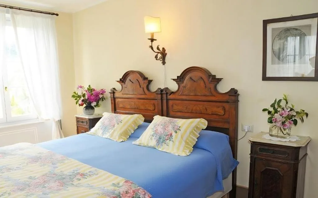 King Room with Lake View — Villa Corti