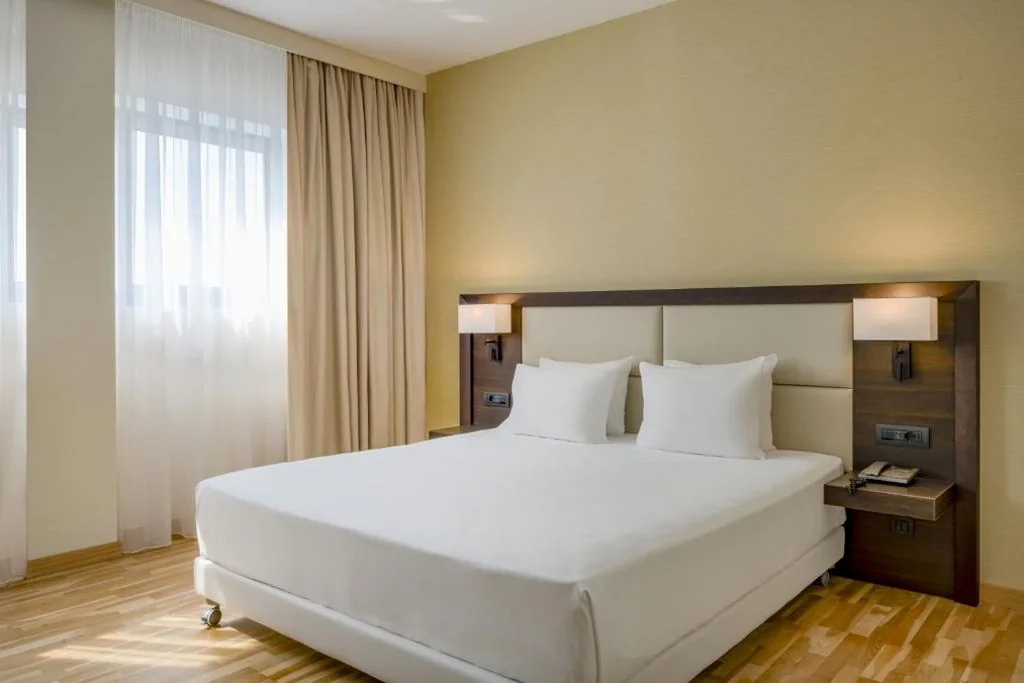 King Deluxe Room — AC Hotel by Marriott Milan Sesto
