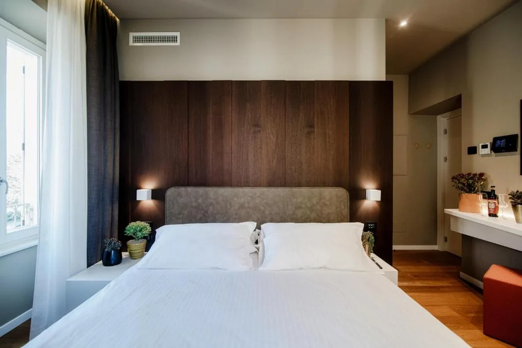 King Deluxe Room — AMA 18 Suites by “The House Of Travelers”