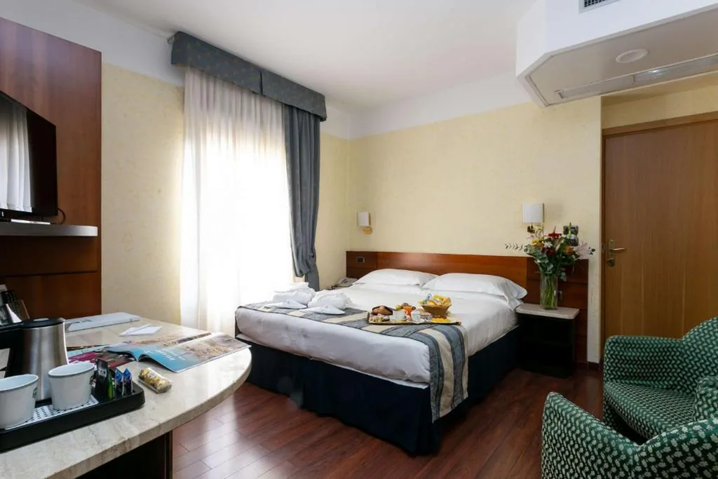 Camera King Deluxe — Hotel Mirage Sure Hotel Collection by Best Western