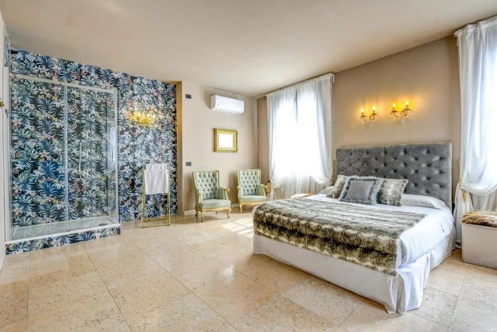King Deluxe Room — Prestige Suite Sirmione