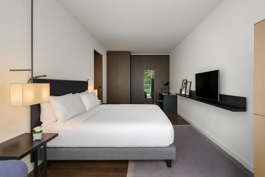 King Room — Hilton Lake Como