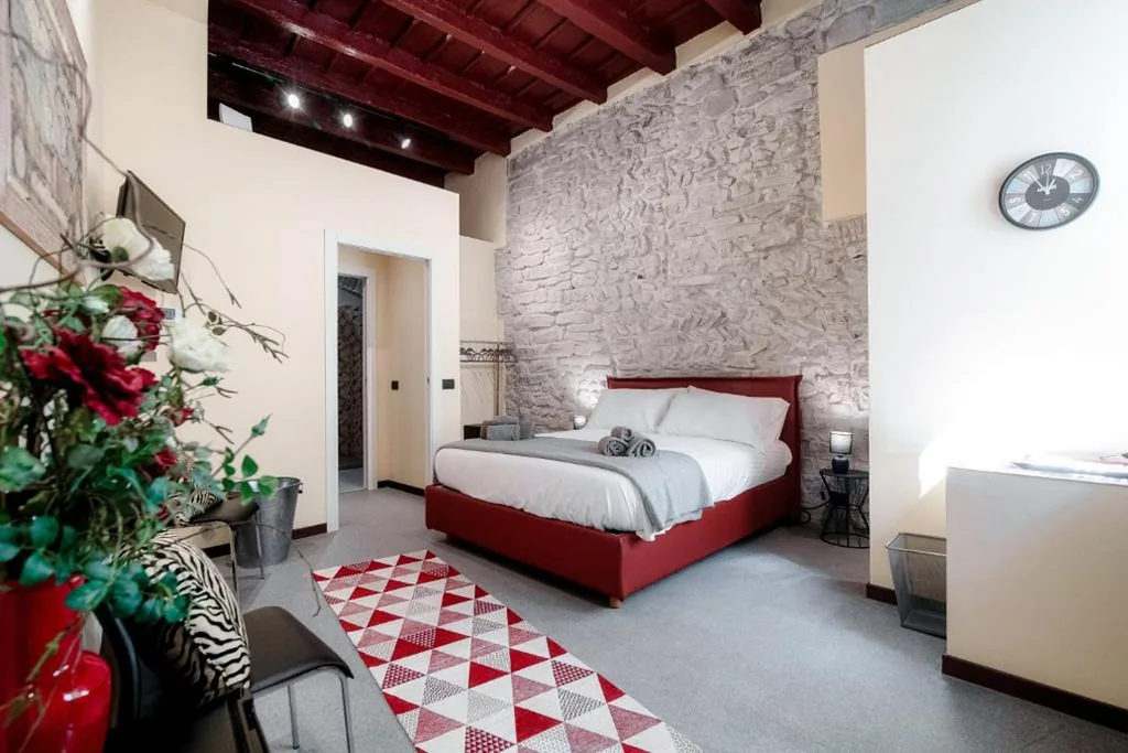 King Room — Historical Suites by “The House Of Travelers”
