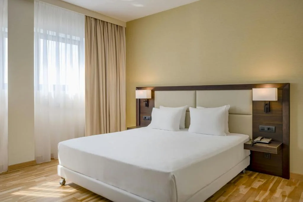 Larger King Room with City View — AC Hotel by Marriott Milan Sesto