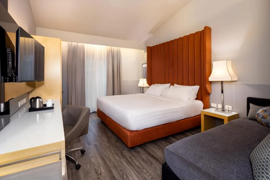 Camera King Premium con Divano-Letto — Holiday Inn Milan Garibaldi Station by IHG