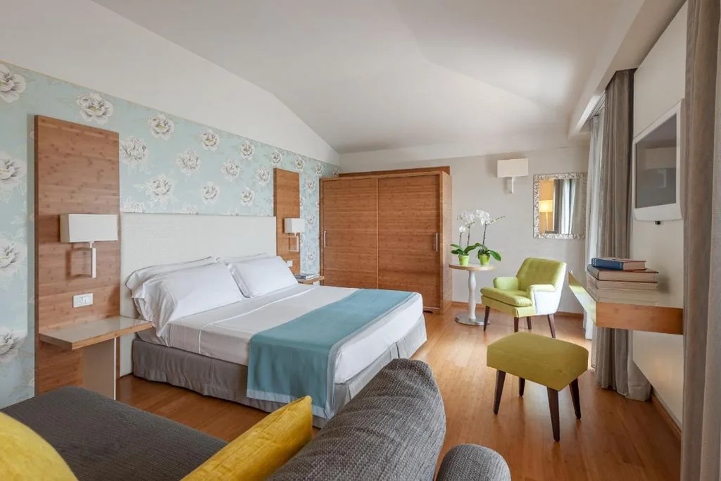 King Prestige Room with Lake View — Hotel Eden