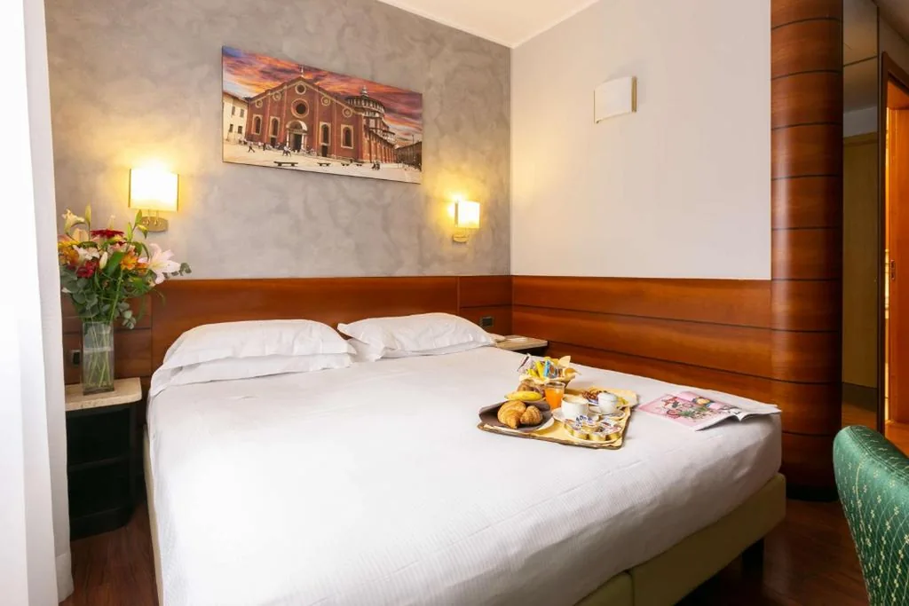 Camera King Standard — Hotel Mirage Sure Hotel Collection by Best Western