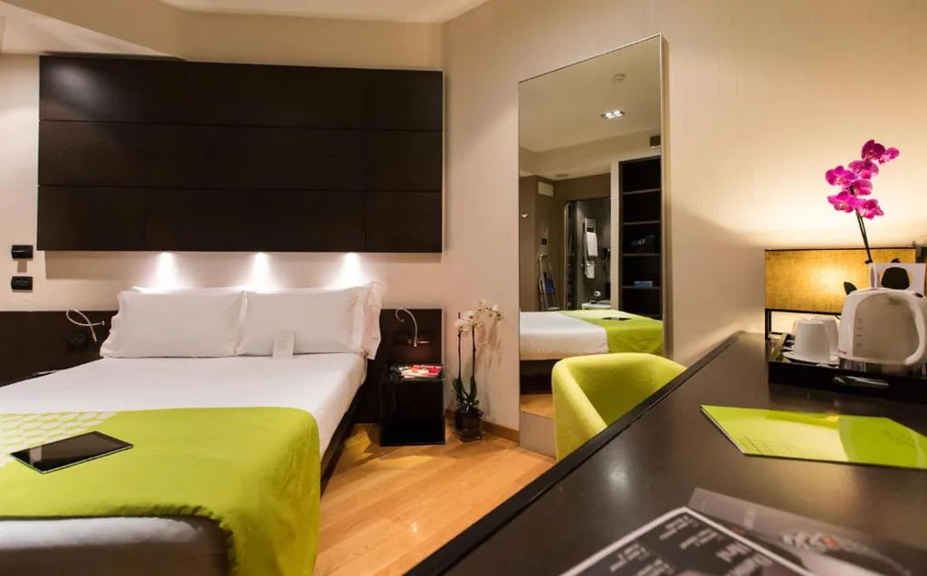 King Standard Room - Non-Smoking — Best Western Plus The Hub Hotel