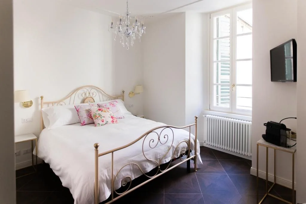 King Superior Room — Alessia’s Place