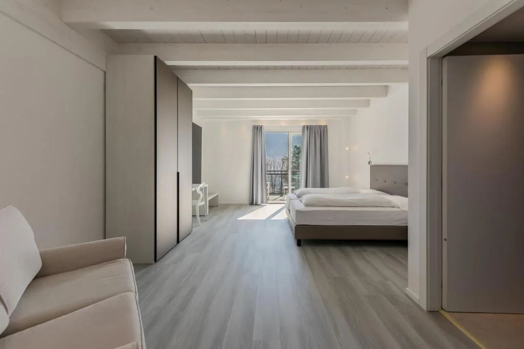 Luxury Double/Twin Room with Lake View — Relax Hotel Villa Gardenia & Villa Oleandra