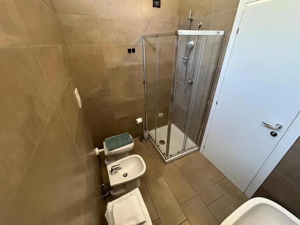 Camera Matrimoniale — Albergo Salerno