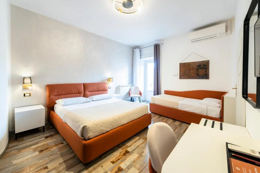 Large Double Room with Internal Private Bathroom — Palazzo Rivola