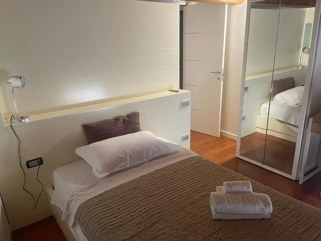 Budget Double Room — AmaMantua