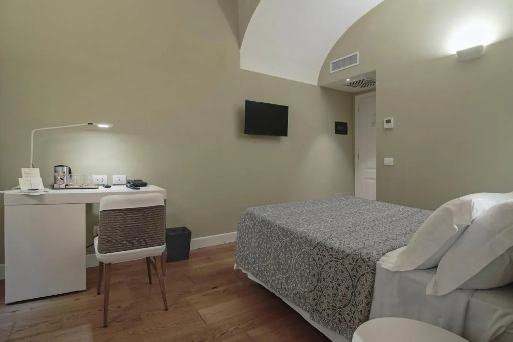 Budget Double Room — Locanda delle Mercanzie