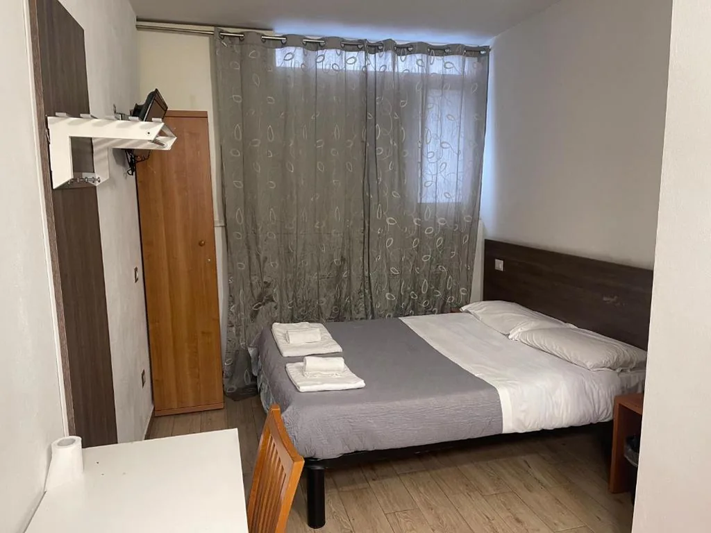 Camera Matrimoniale Budget (Piano Seminterrato) — HOTEL BISSI