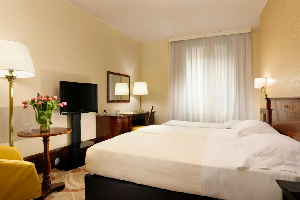 Camera Matrimoniale Classic (2 Adulti + 1 Bambino) — UNA Hotels Scandinavia Milano