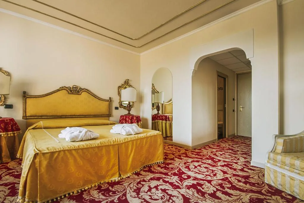 Camera Matrimoniale Classic con Balcone e Vista Giardino — Park Hotel Ville Montefiori Spa & Centro Benessere