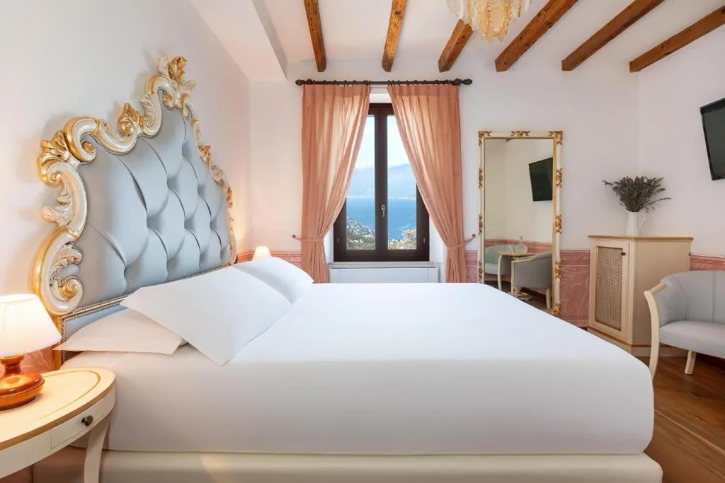 Classic Double Room with Lake View - Annex — Boutique Hotel Villa Sostaga
