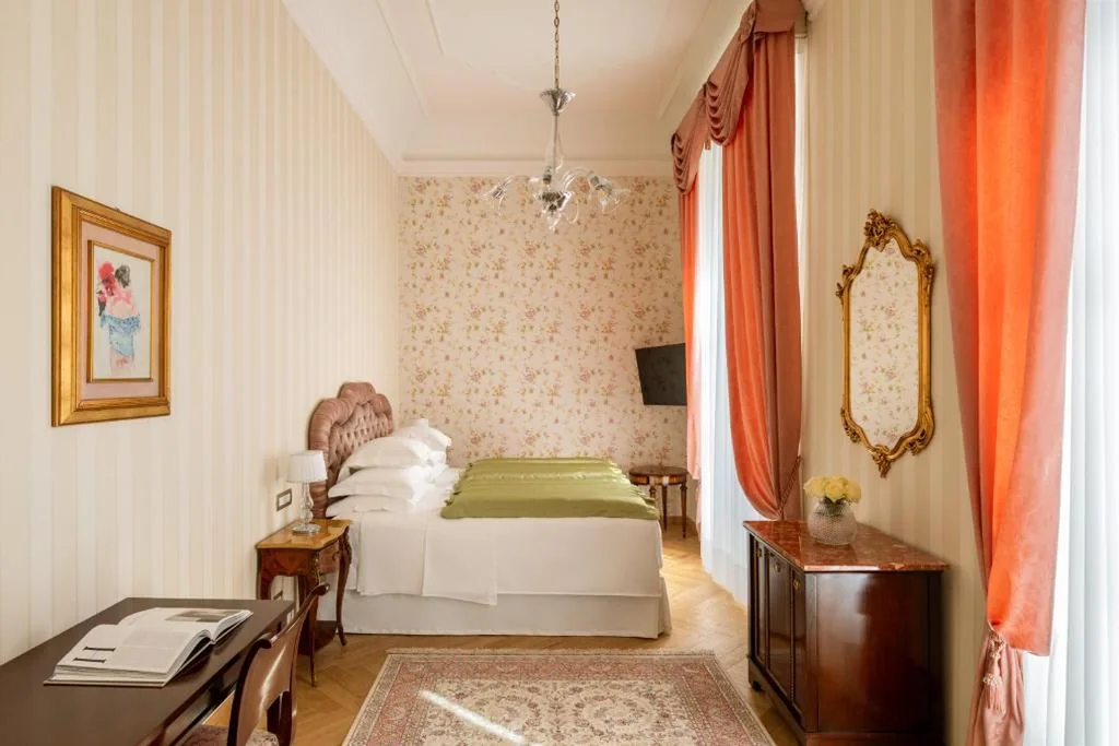 Camera Matrimoniale Classic con Vista Parco — Grand Hotel Villa Serbelloni – The only Relais & Châteaux on Lake Como