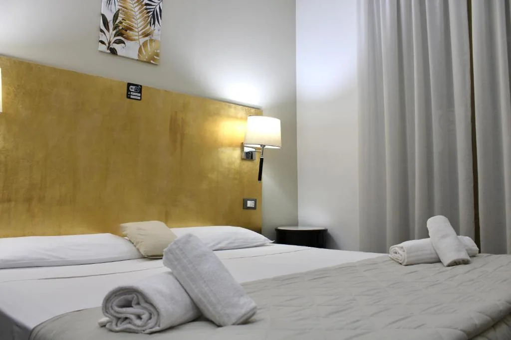 Classic Double Room — Hotel Fiorella Milano