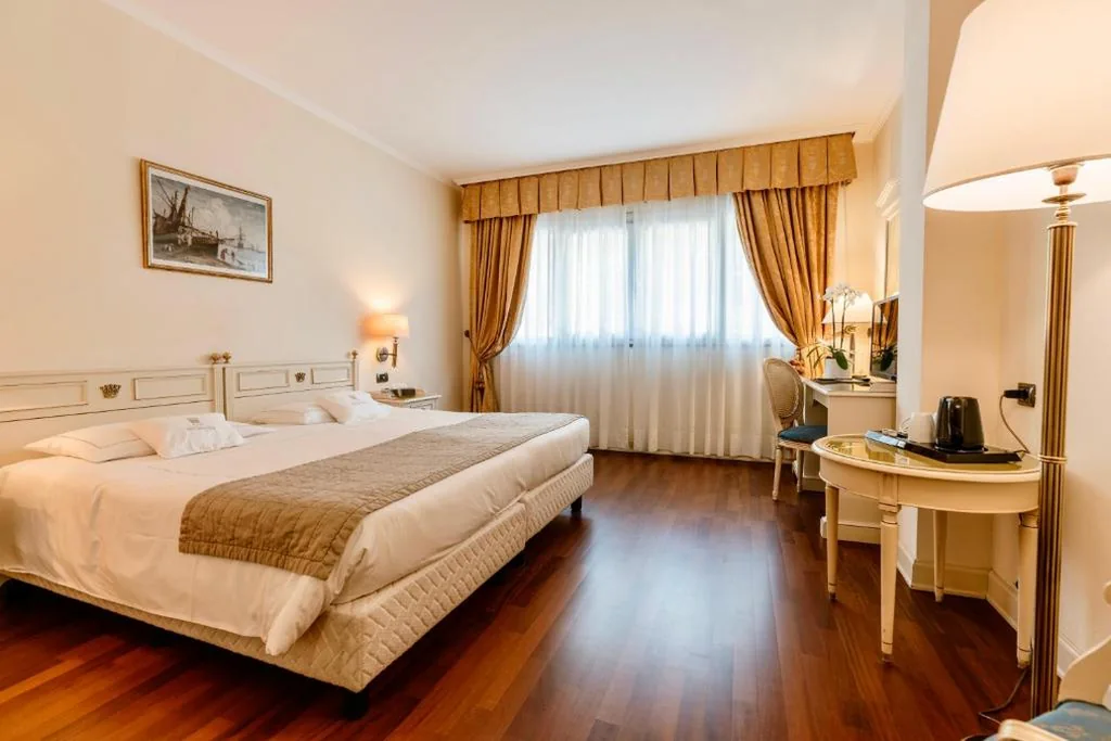 Classic Double Room — Hotel Savoy Palace