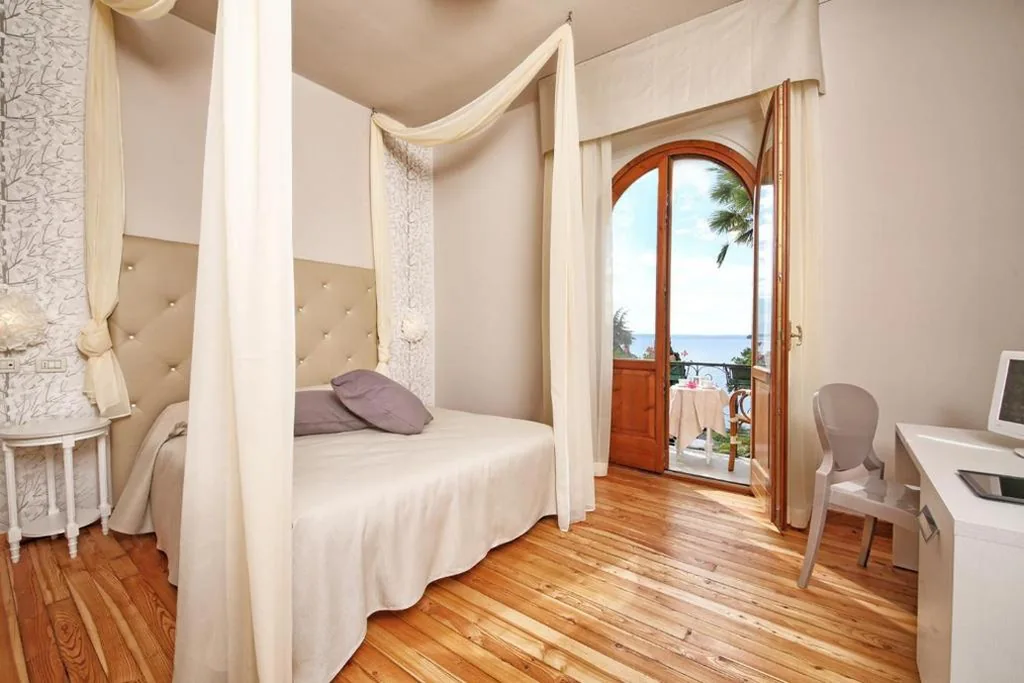 Camera Matrimoniale Comfort con Balcone — Hotel Bellevue