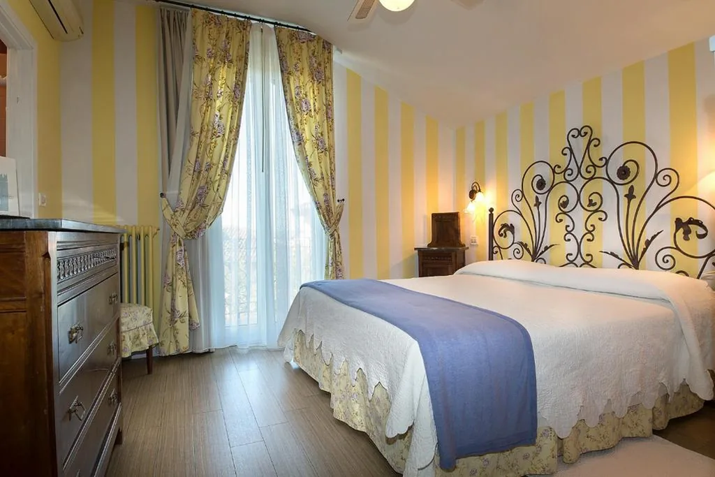 Comfort Double Room with Balcony — Hotel Serenella