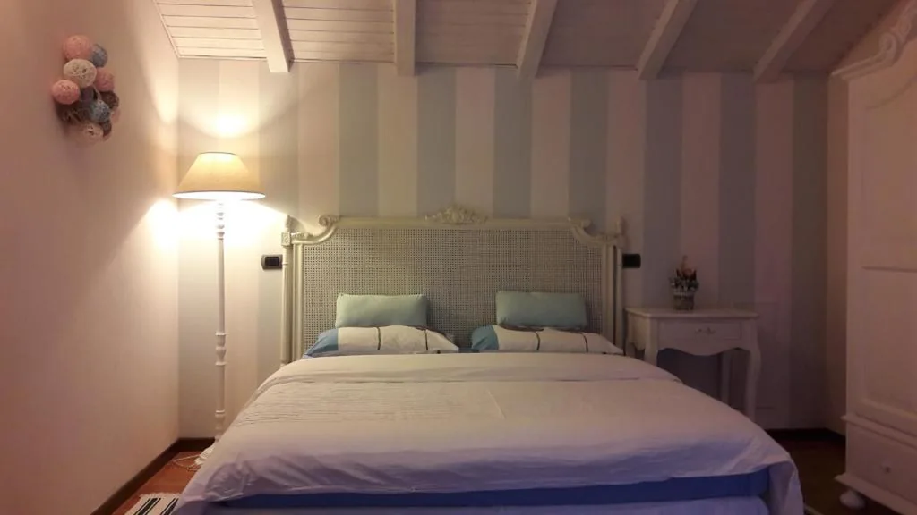 Comfort Double Room with Bathtub — B&B Como Lake Cottage