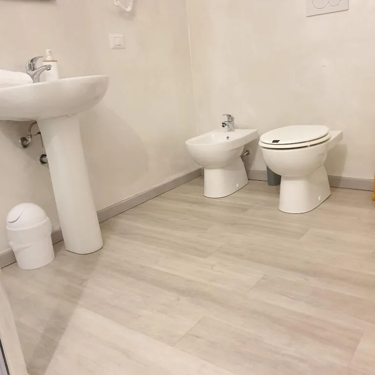Double Room with Shared Bathroom — Bergamo City – Self Check-in