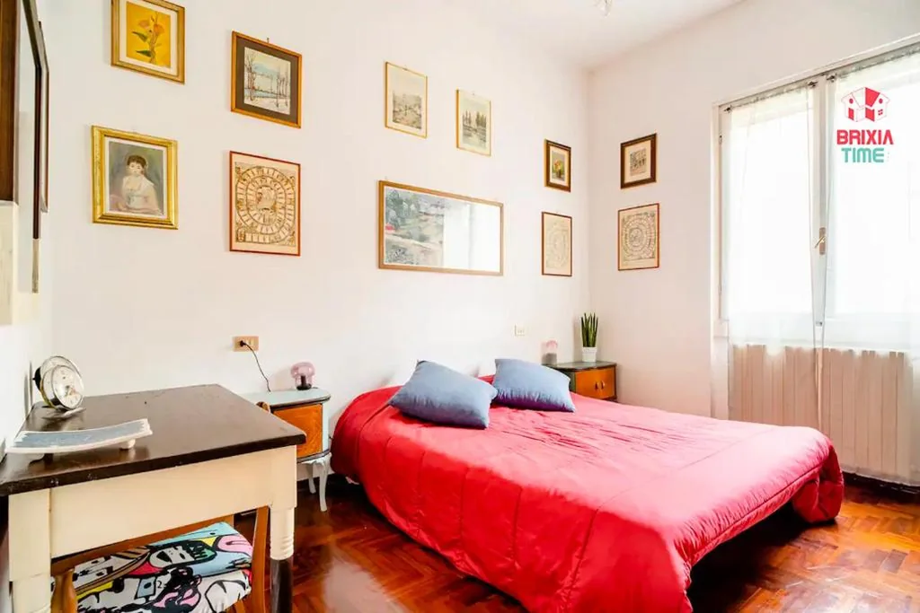 Double Room with Shared Bathroom — Brixia Time Case – In villa con giardino