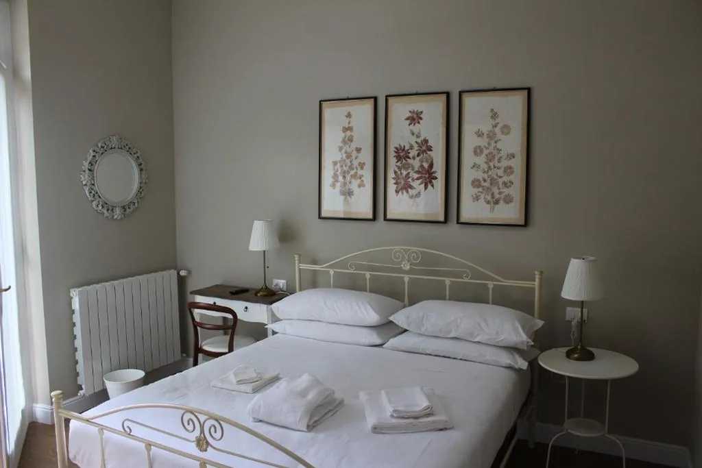 Double Room with Shared Bathroom — Casa Aydée