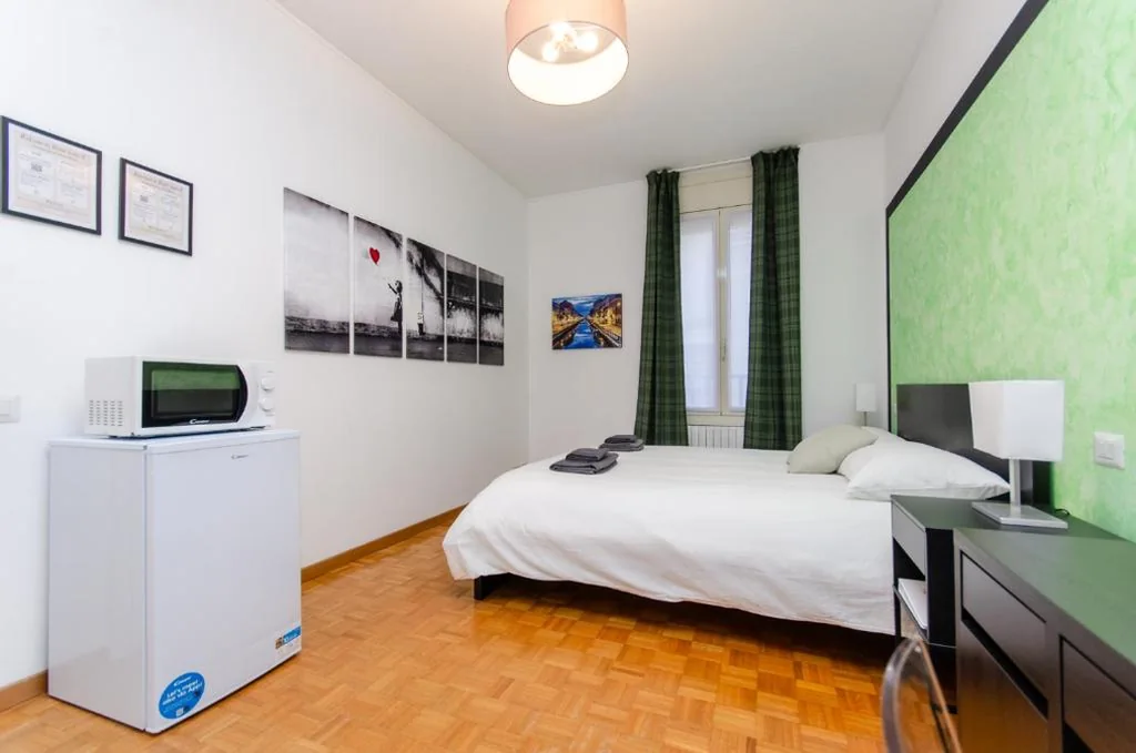 Double Room with Shared Bathroom — Green Room
