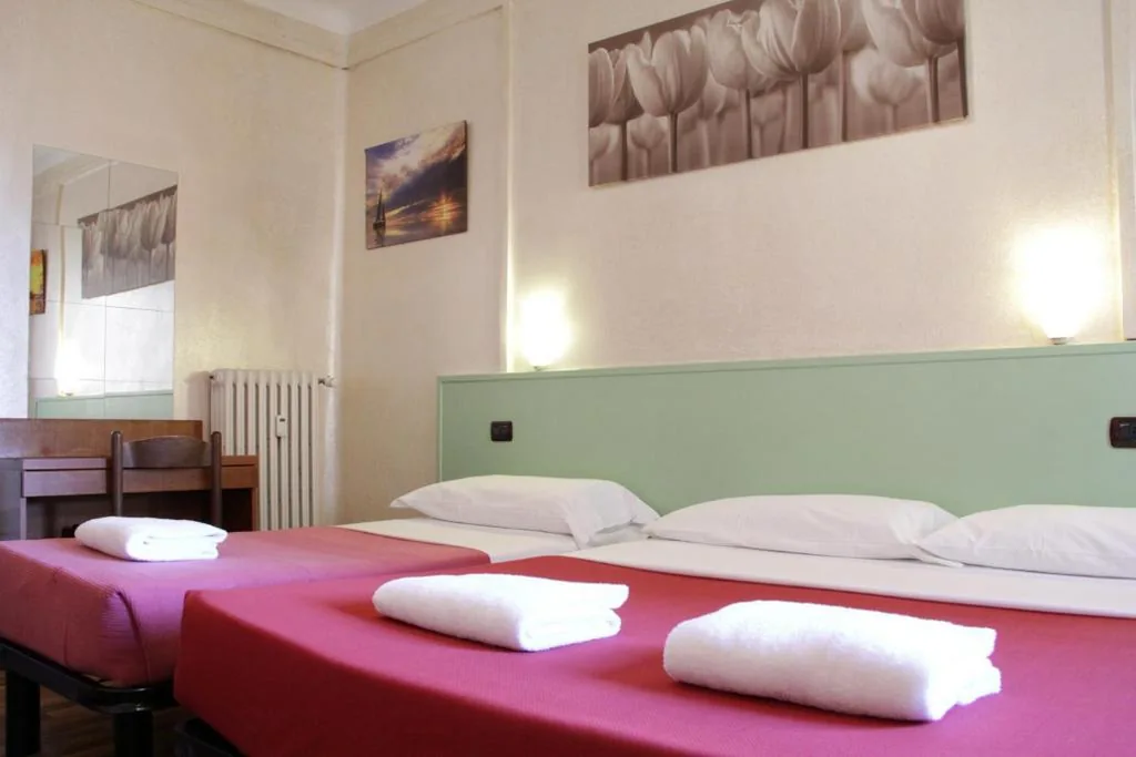 Double Room with Shared Bathroom — Hotel America