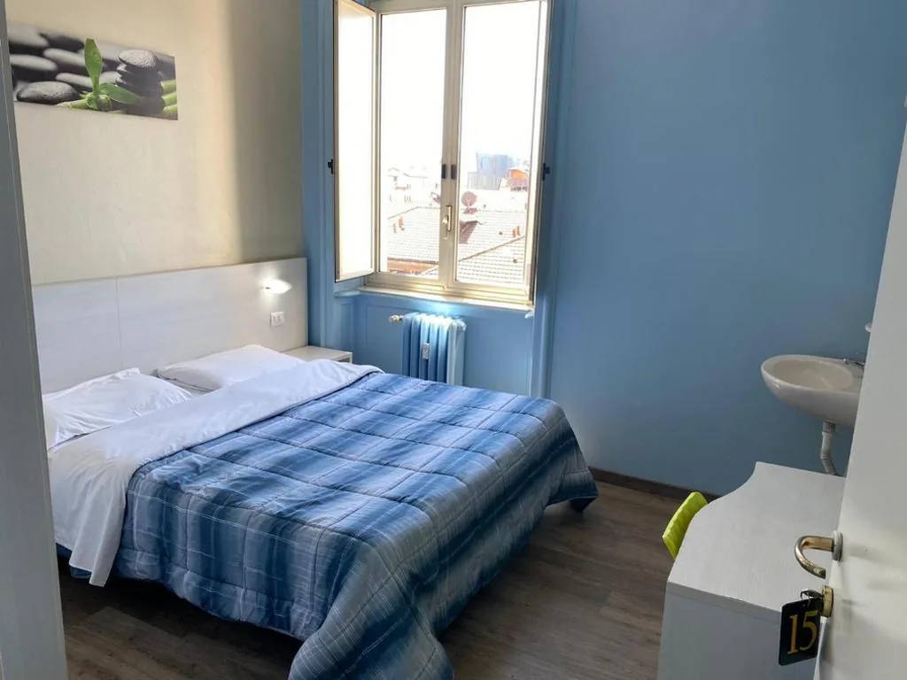 Double Room with Shared Bathroom — Hotel Kennedy
