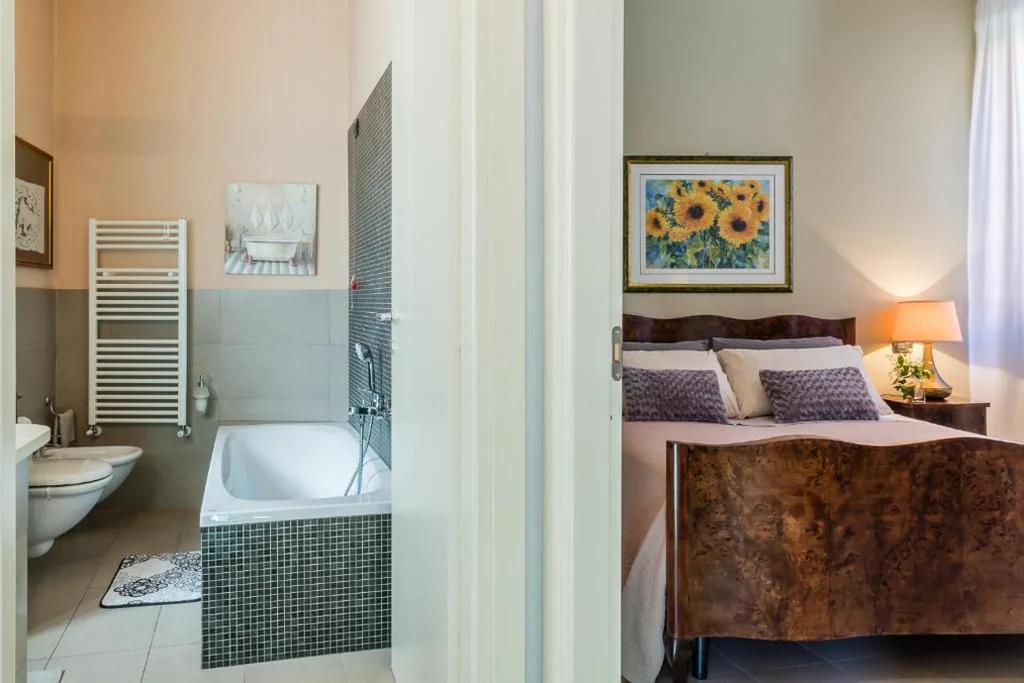 Double Room with Private Bathroom — A due passi dal Castello