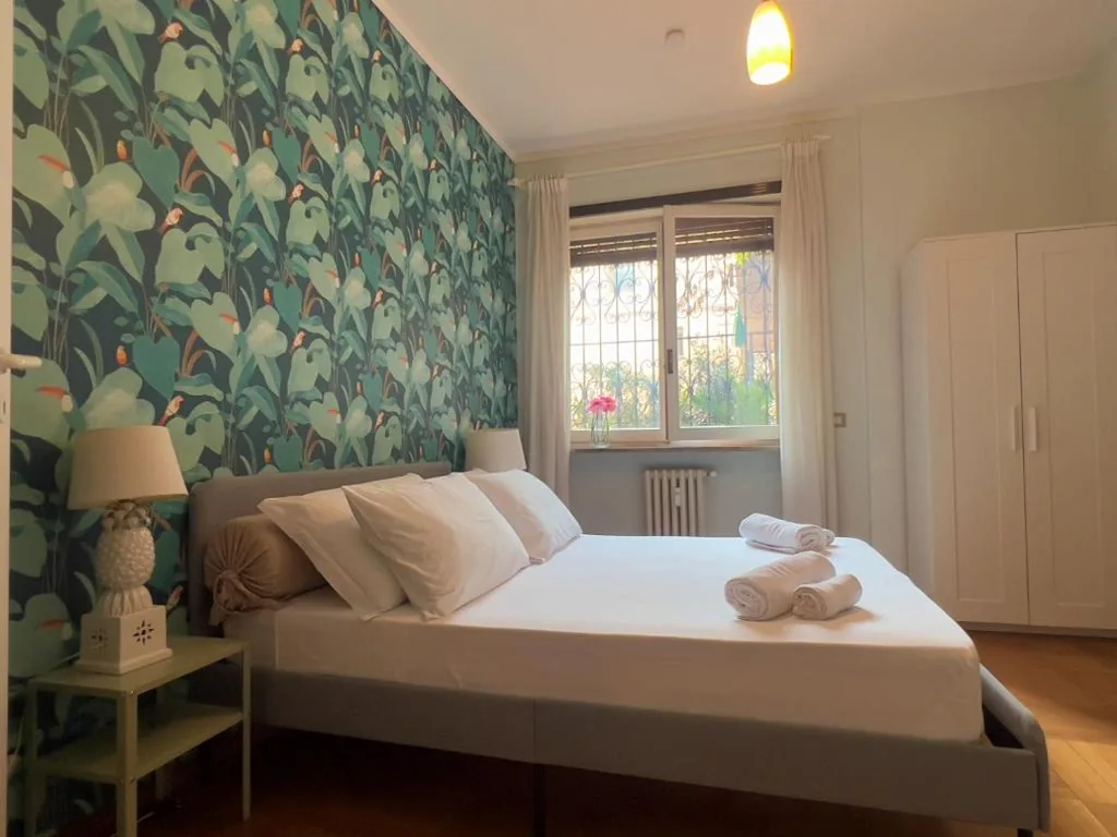 Double Room with Private Bathroom — APPARTME Guest House Seveso 40