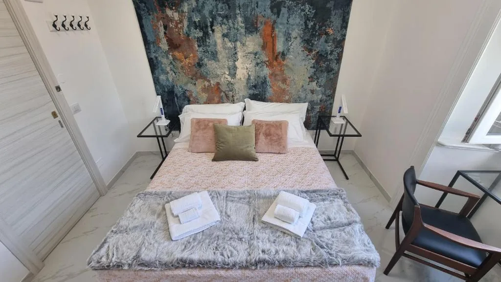 Double Room with Private Bathroom — Casa Storica Piazza 5 Giornate