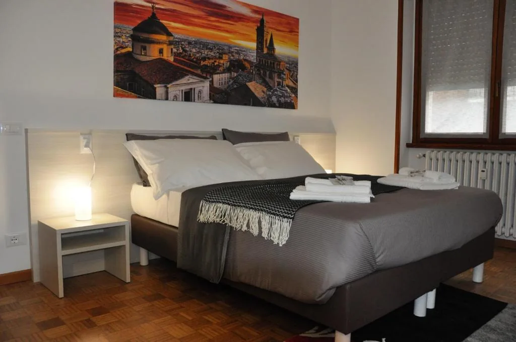 Camera Matrimoniale con Bagno Privato — CityWalls Guest House Bergamo