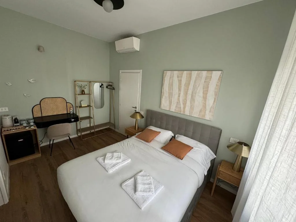 Double Room with Private Bathroom — D-HOME Suites