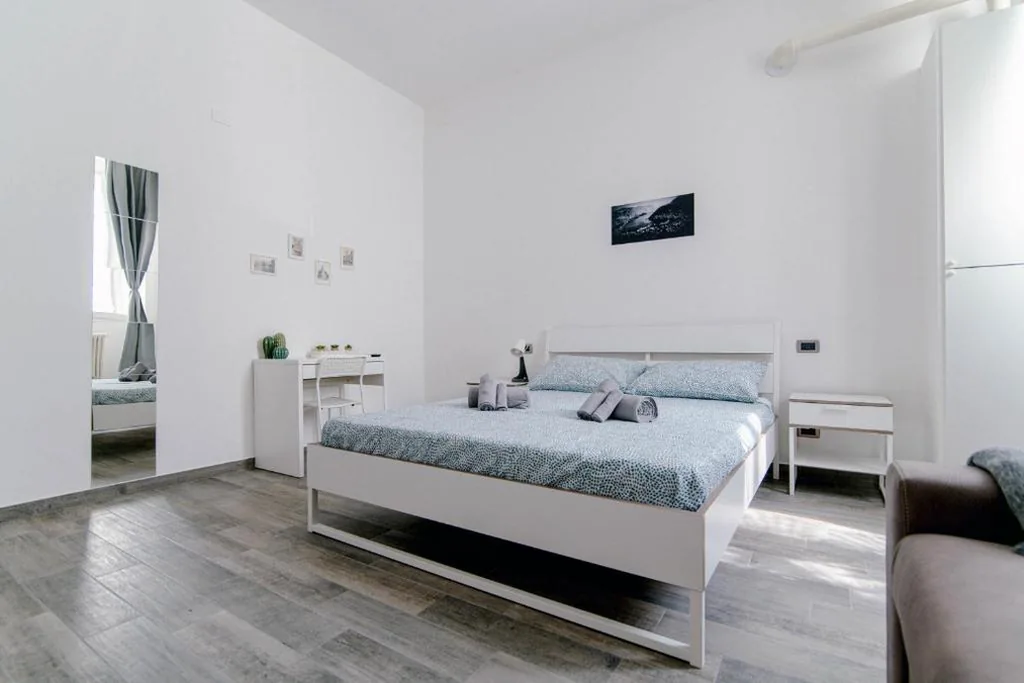 Double Room with Private Bathroom — Downtown Rooms