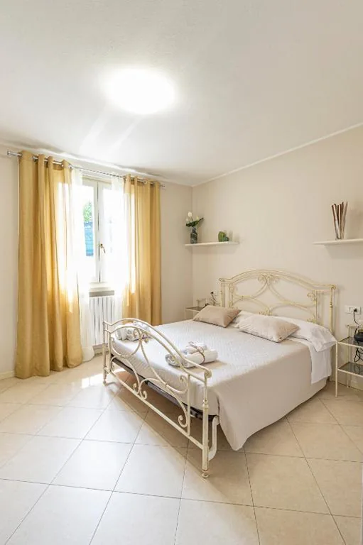 Camera Matrimoniale con Bagno Privato Esterno — B&B Casa Paola
