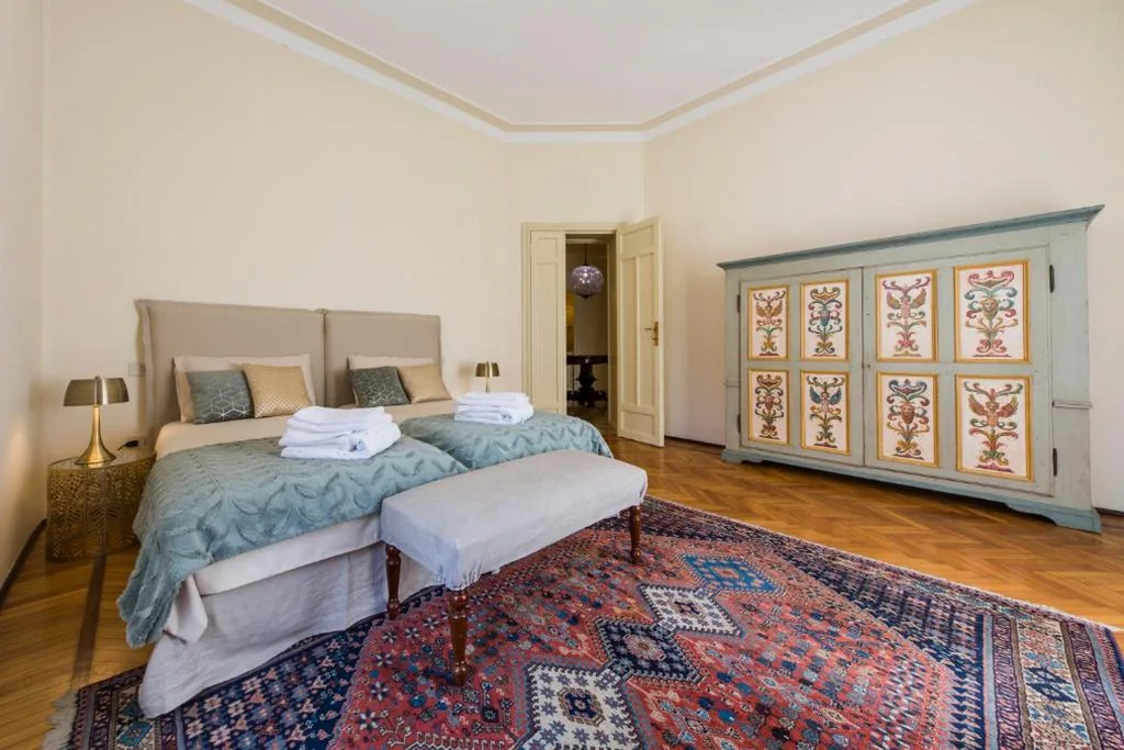 Double Room with External Private Bathroom — BED and BIKE – BERGAMO Dream House