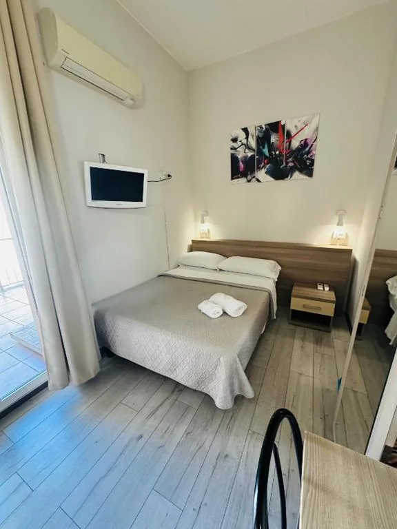 Camera Matrimoniale con Bagno Privato Esterno — Bovisa House B&B private rooms