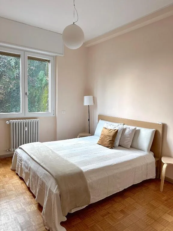 Camera Matrimoniale con Bagno Privato Esterno — Casa Ling -AC – parking-2Bathrooms