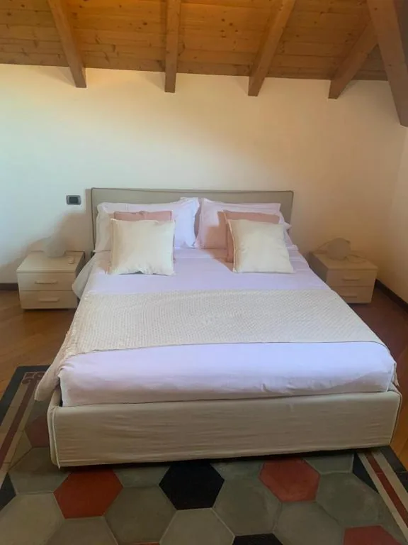 Double Room with Private External Bathroom — La Villa Como
