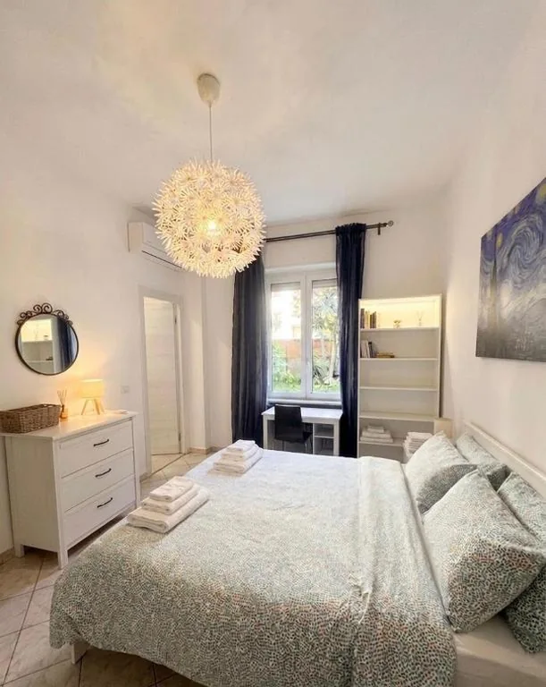 Double Room with Private Bathroom — Guest House in Elegant Apartment close to the Center